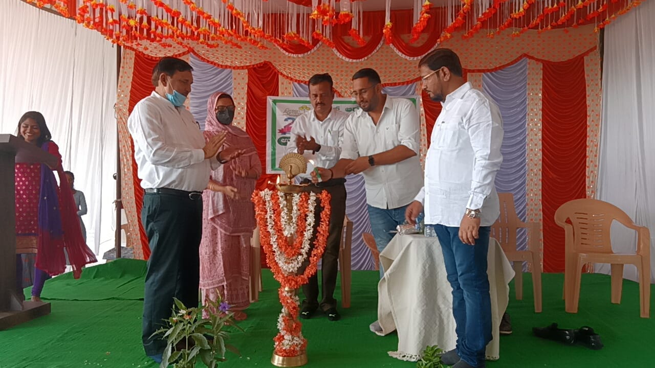 Dr. Mariam Anjum at the lamp lighting inaugurating a health camp